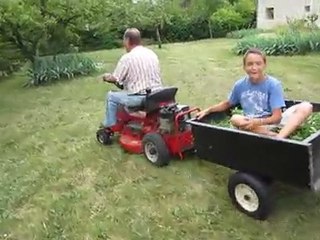 tondeuse tracteur a la campagne