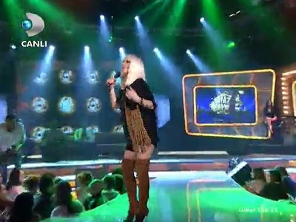 Gülşen Yeni Biri Beyaz Show 03-06-11