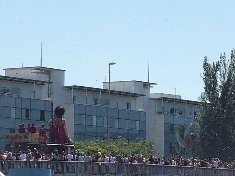 Grande parade dimanche - Royal de luxe - Nantes - Mai 2011