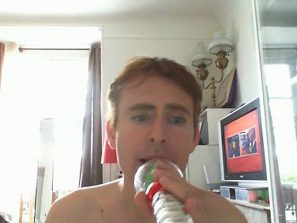 Wiwi égratigne "les amours les travaux"