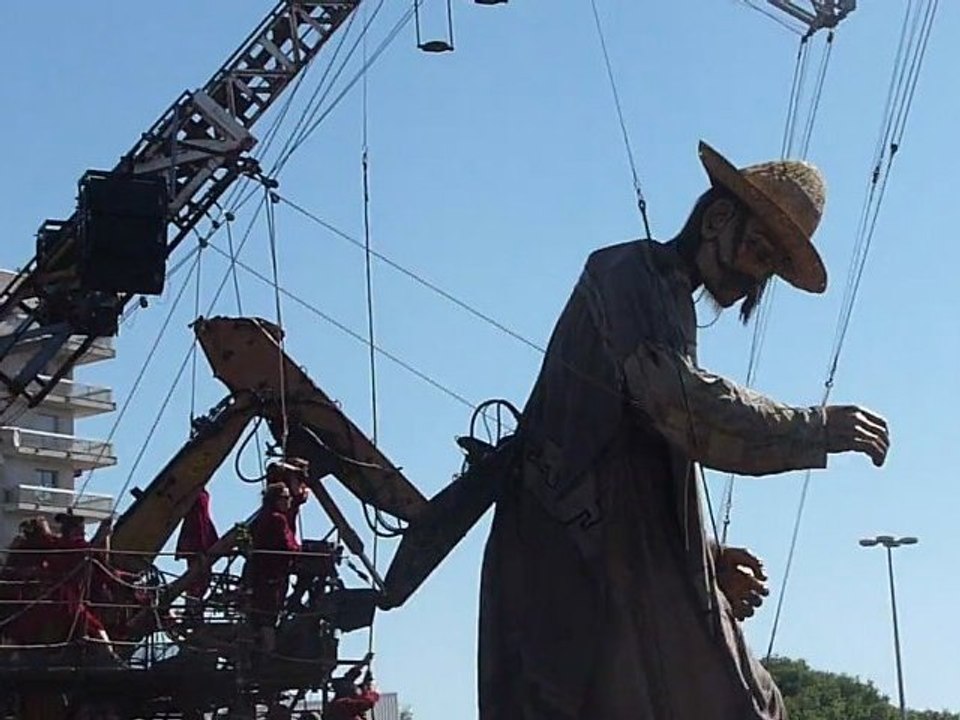 Géant Campesino est fatigué - Royal de luxe - Nantes - Mai 2011