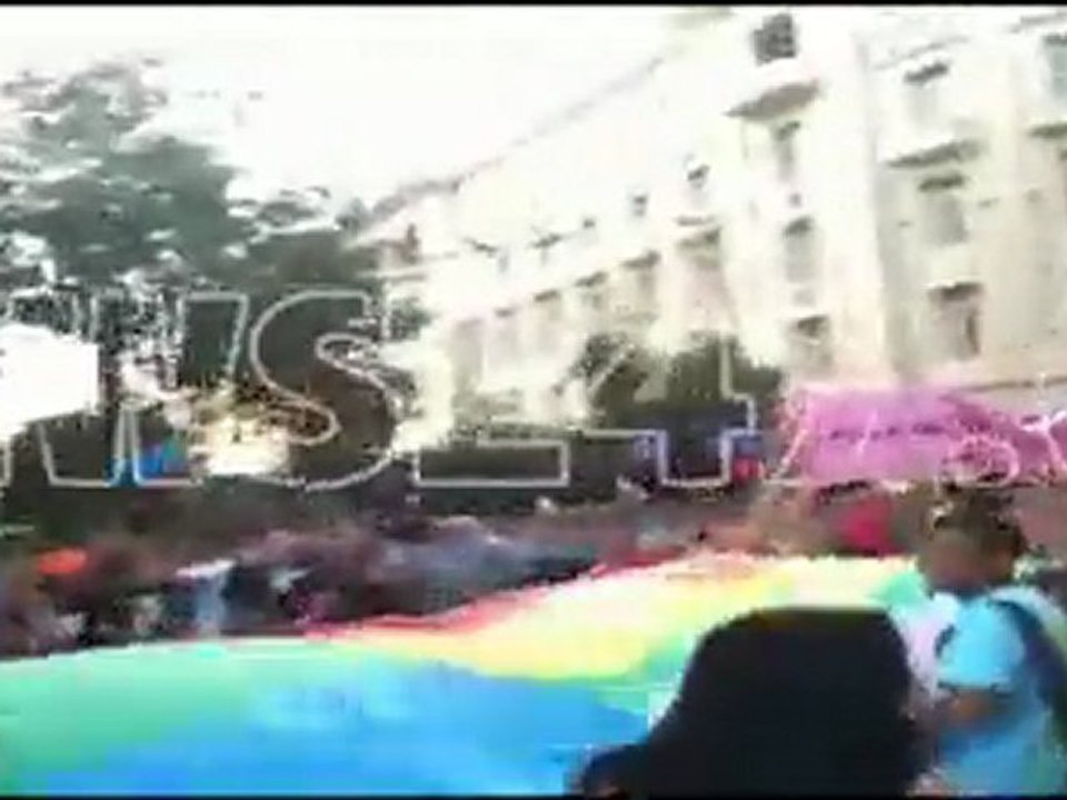 Athens Pride σημαία ουράνιο τόξο