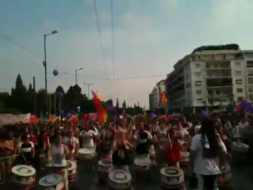 Το Athens Pride μπροστά από τη Βουλή