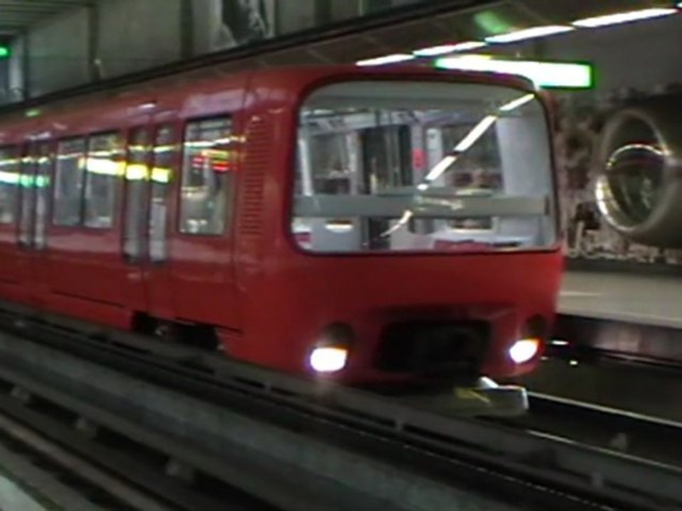 MPL85 : Manoeuvre à la station Gare de Vaise sur la ligne D du métro de Lyon