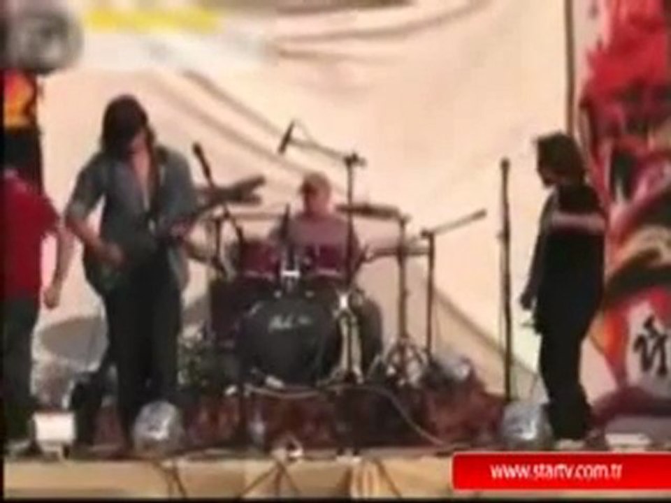 Hayrettin - Kötü Çalan Gitaristin Sonu  (slayttv)