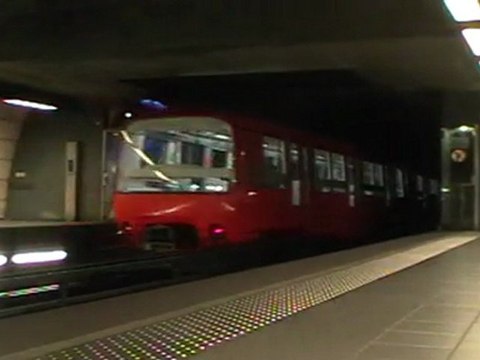 MPL85 : Départ de la station Vieux Lyon sur la ligne D du Métro de Lyon
