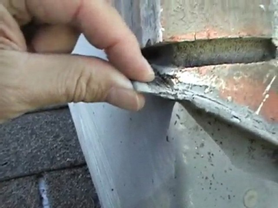 Houston Home Inspector: Odd Flashing Vertical Wall @ Roof