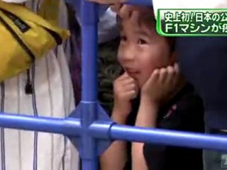 東日本大震災のチャリティーとして、F1マシンが横浜の街並みを疾走しました。