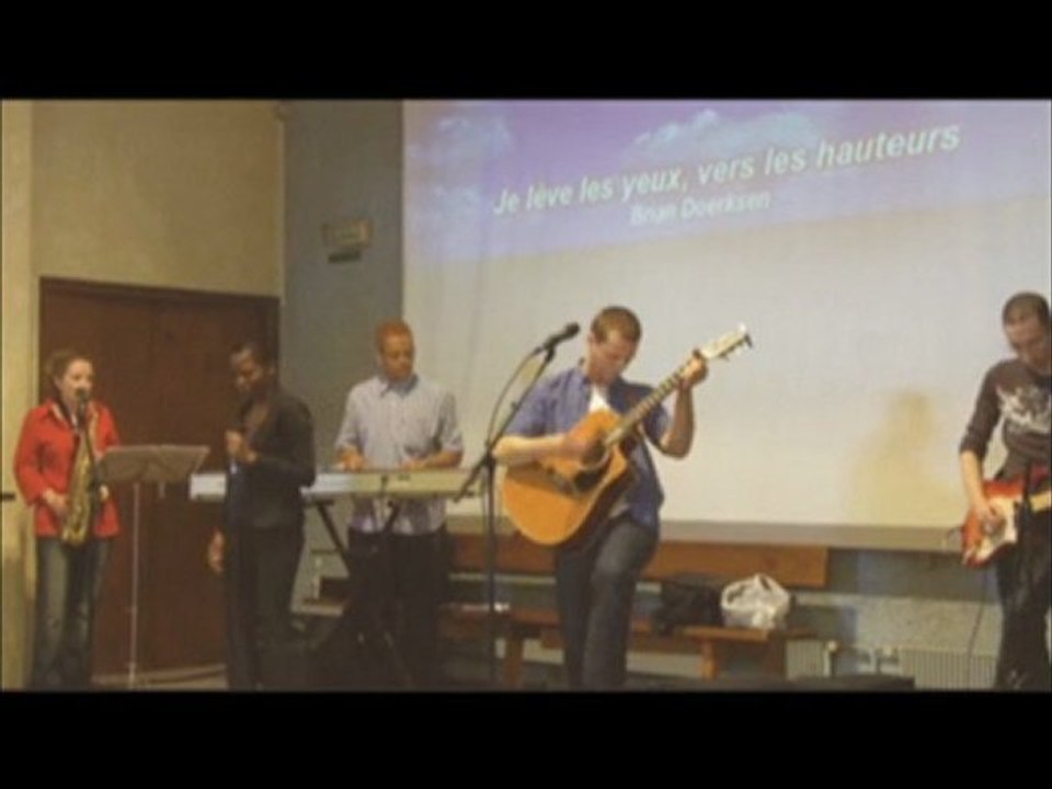 Je lève les yeux - (Brian Doerksen) - Groupe HOSANNA