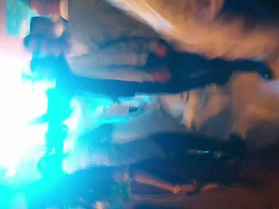 je fête la victoire après cest 4-0 lol contre l algerie