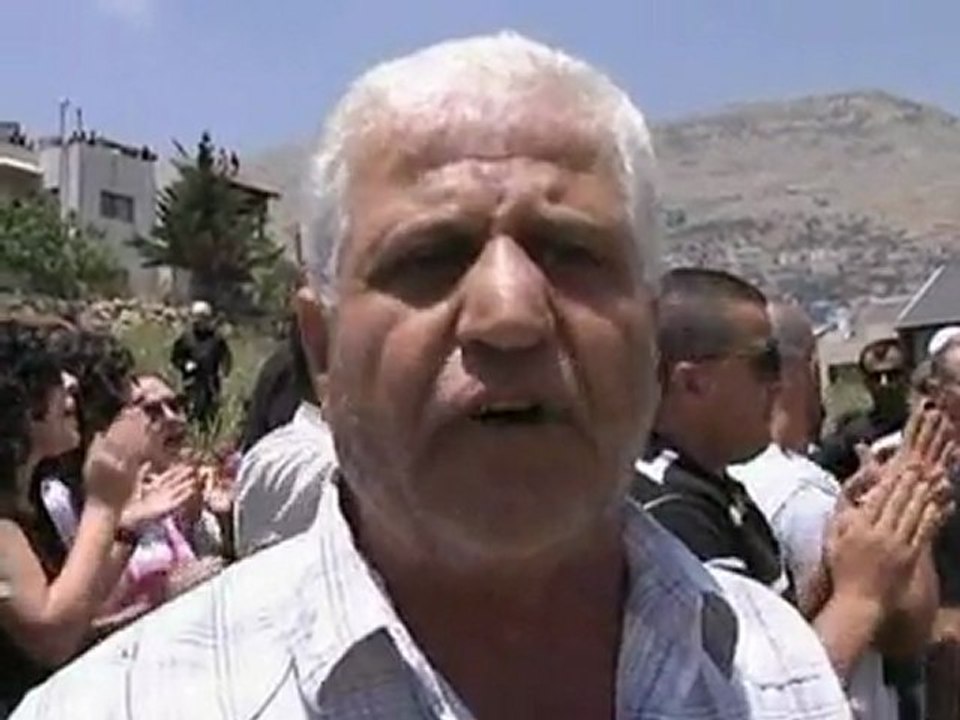 Israeli troops open fire on protesters