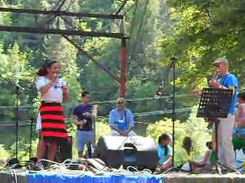 Lola interpreteaza la Sarbatoarea Voluntariatului 5 iunie 2011