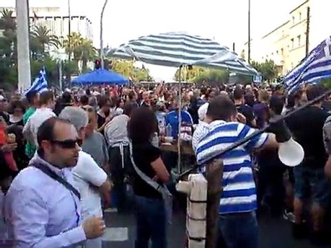 12 η μέρα Αγανακτισμένων Τσίκνα και κλούβες στη Βουλή