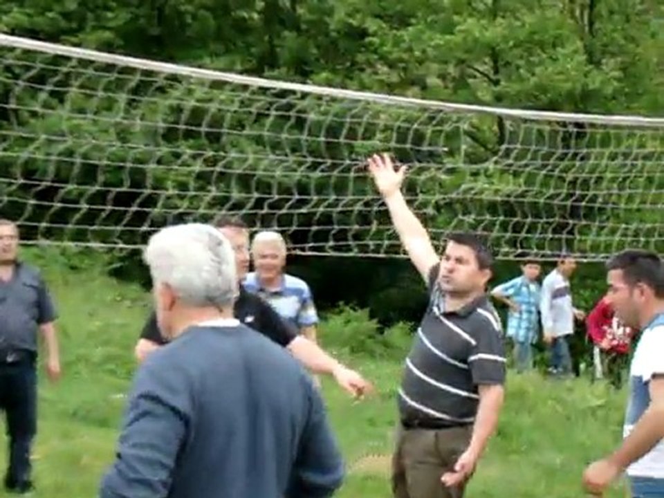 Tevekli piknigi voleybool maci