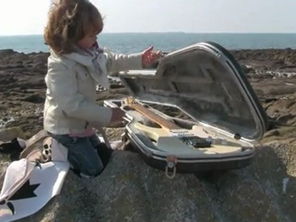 Assis sur la grève - STETRICE