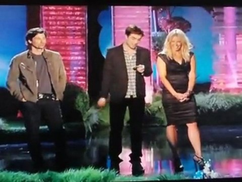 Robert Pattinson drops the F Bomb on the MTV Movie Awards!