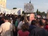 Des milliers de Grecs manifestent contre l'austérité