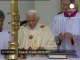 Benoît XVI célèbre une messe devant 400... - no comment