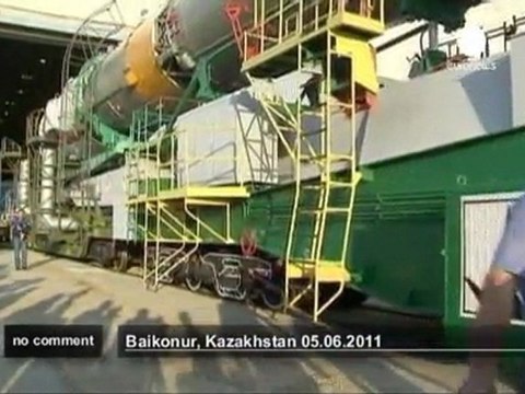 Russian Soyuz heads to launch pad - no comment