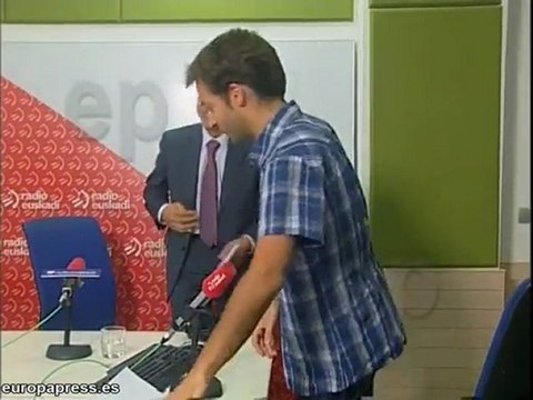 Ares entrevistado en radio