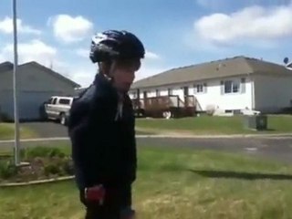 Η αντίδραση ενος μπόμπιρα που μόλις έμαθε ποδήλατο