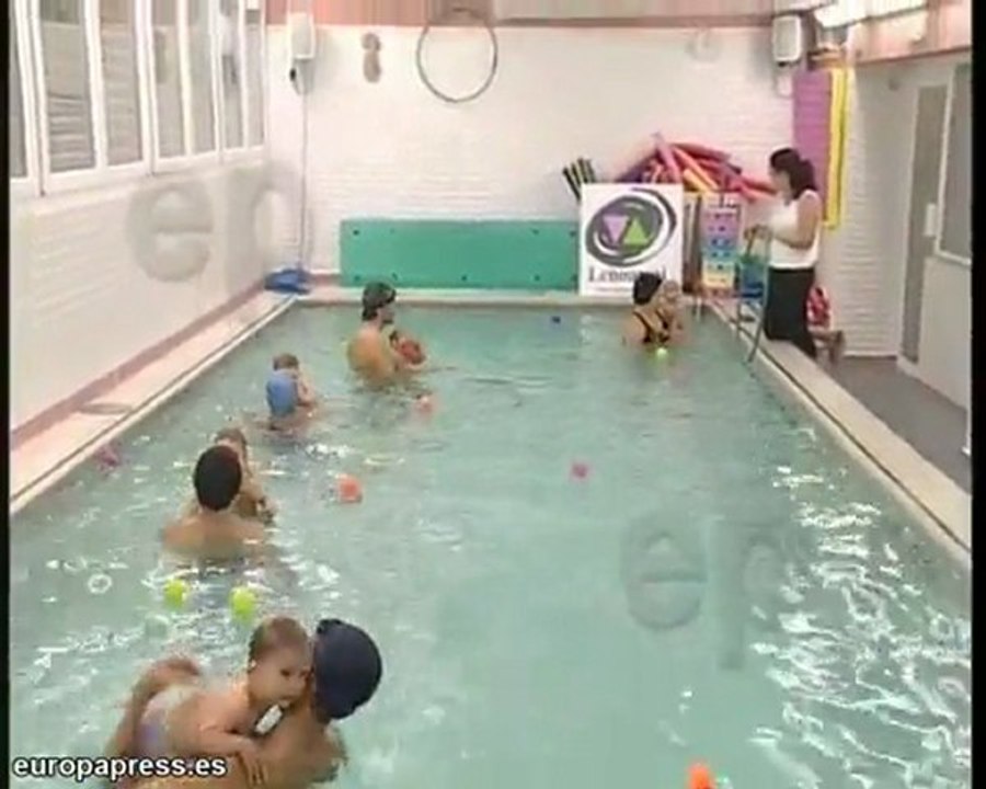 Bebés al agua para la mejora de su salud