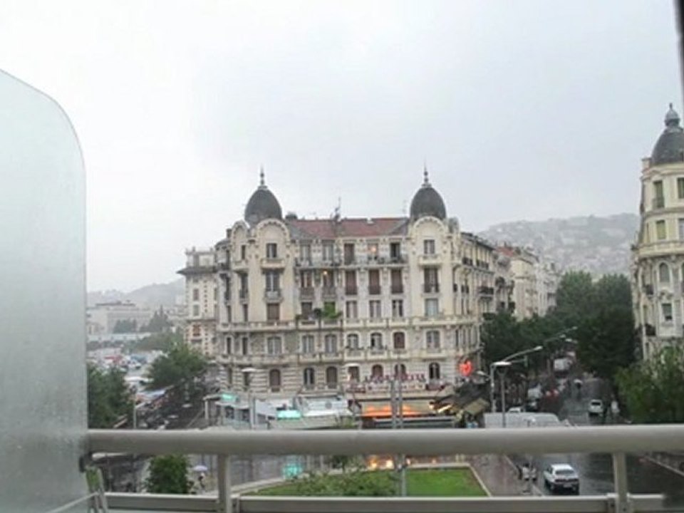 Éclair sur Nice (Boulevard Gambetta) Environ 600-800 mètres.