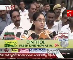 TRS MP Vijayashanthi Meet CM YS Raja Shekar Reddy