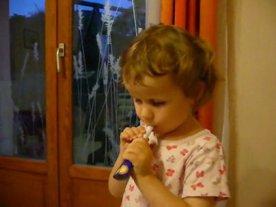 Magalie 3 ans - Encore un peu la fête