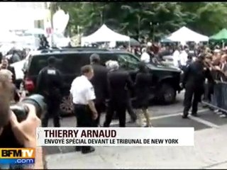 DSK : la sortie du tribunal pénal de New York