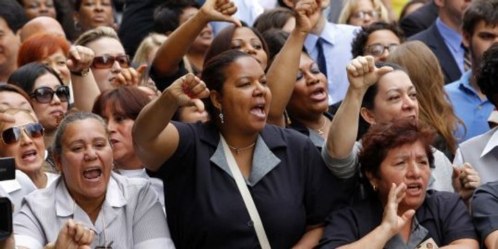 DSK hué par des femmes de chambre au tribunal