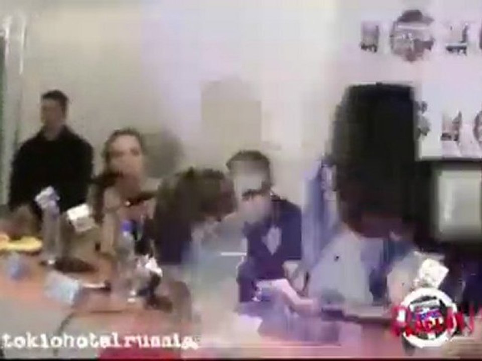 03.06.2011 - Russia, Moscow - Press Conference - Part 1 Subtitulada español Tokio Hotel