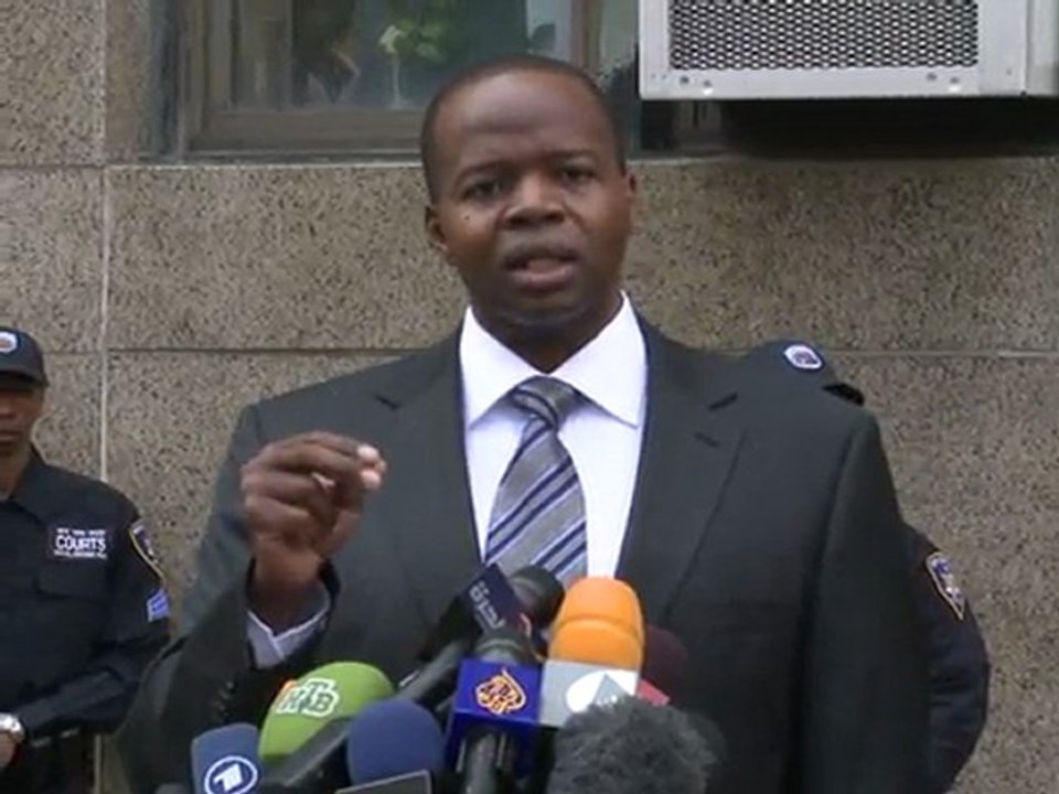 DSK plaide "non-coupable":  les avocats des deux parties réagissent