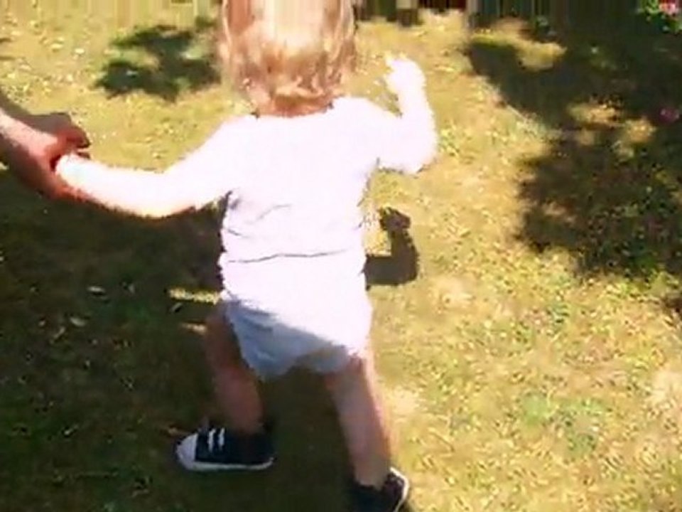 Lucas marche ... (ou presque) !