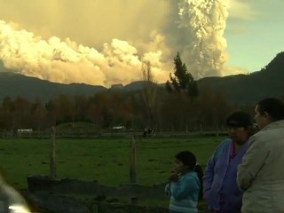 Chile volcano ash cloud shifts direction