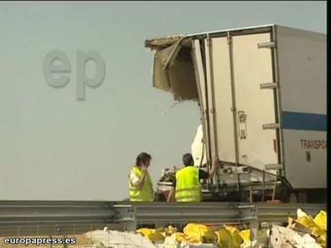 Fallece conductor en accidente entre camiones