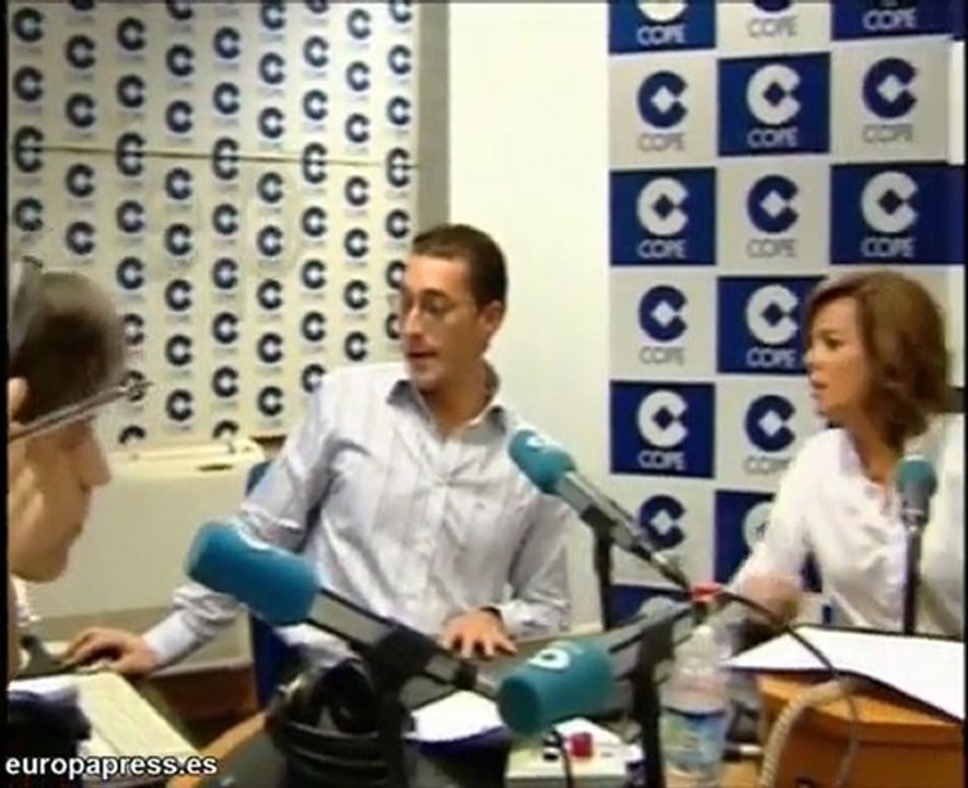 Sáenz de Santamaría invita a comparar impuestos