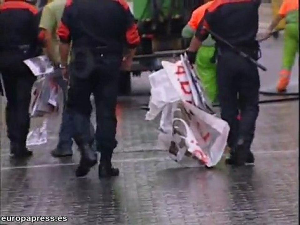 Retirada de carteles de ETA en Bilbao
