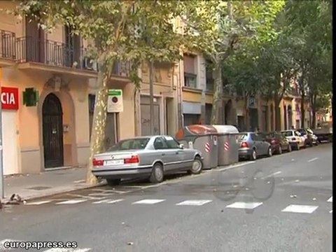 Fuga de agua levanta el asfalto en Barcelona