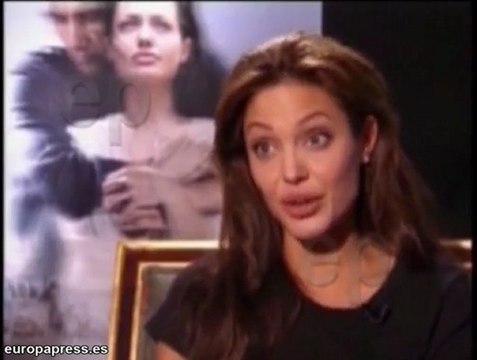 Angelina Jolie humilla a Brad Pitt