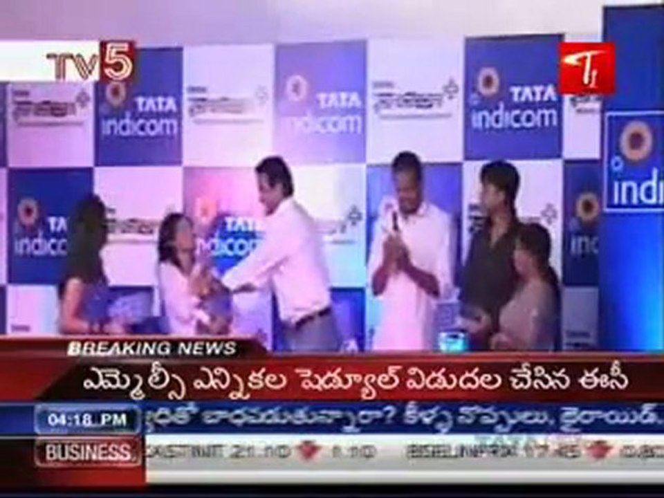 Bengal girl try to kiss cricketer Irfan pathan