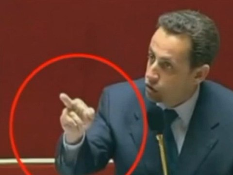 Sarkozy : un doigt d'honneur... involontaire
