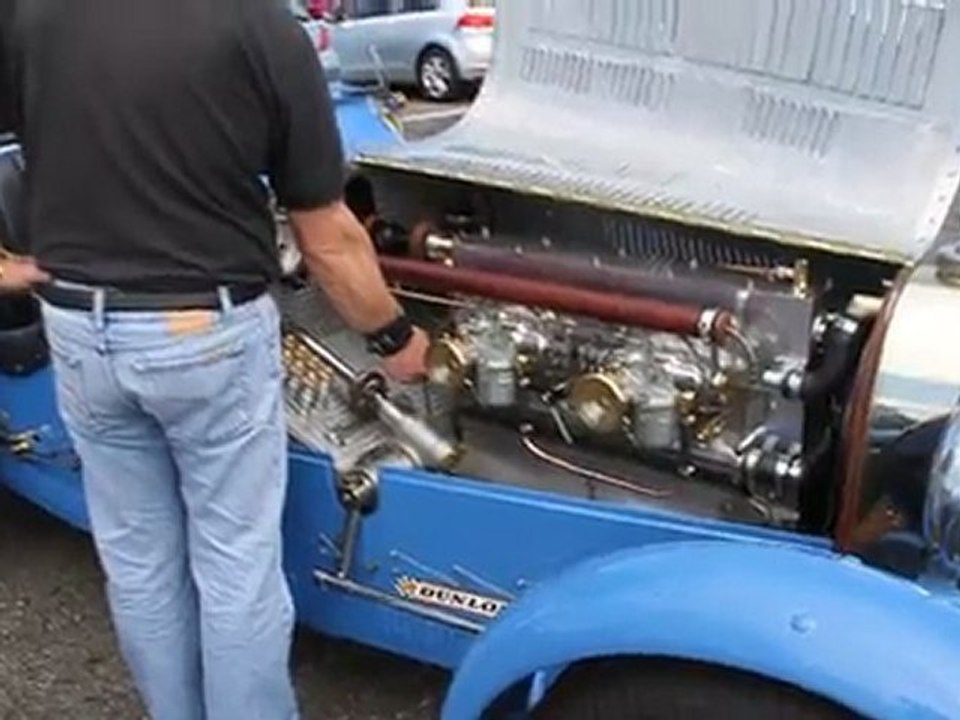 Démarrage d'une Bugatti