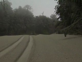 Riesgo de avalancha mantiene en vilo a sur chileno