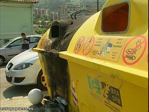 Contenedores quemados en Trapagaran (Vizcaya)
