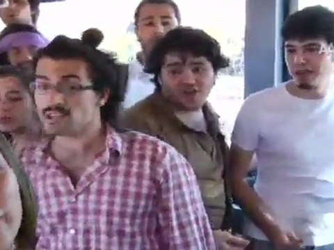 METROBÜSTE CAZ PERFORMANSI