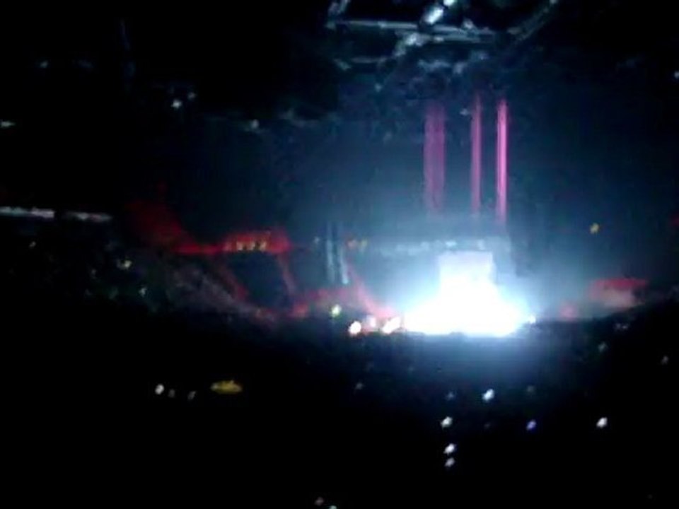 System of a down - Prison song , Paris Bercy , 6 juin 2011 .