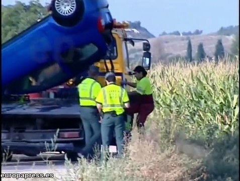 Muere un joven tras caer su coche a un río