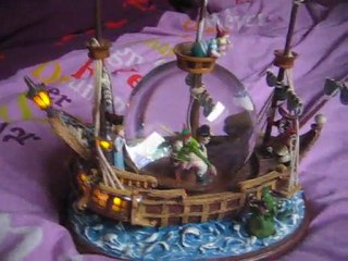snowglobe bateau peter pan