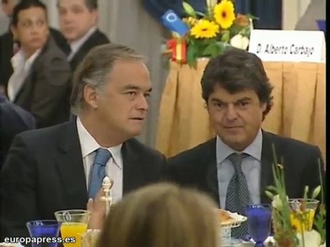 Mariano Rajoy junto a su equipo